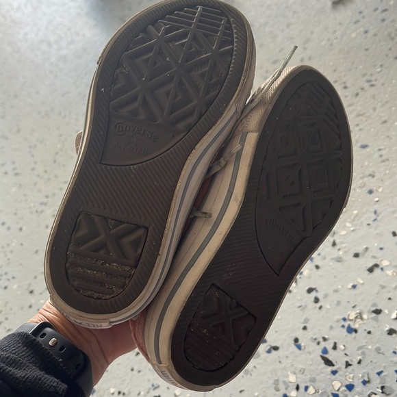 Girl converse shoes - Picture 3 of 4